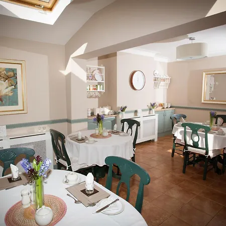 Almanii Bed & Breakfast 3*