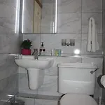 לינה וארוחת בוקר Almanii 3*